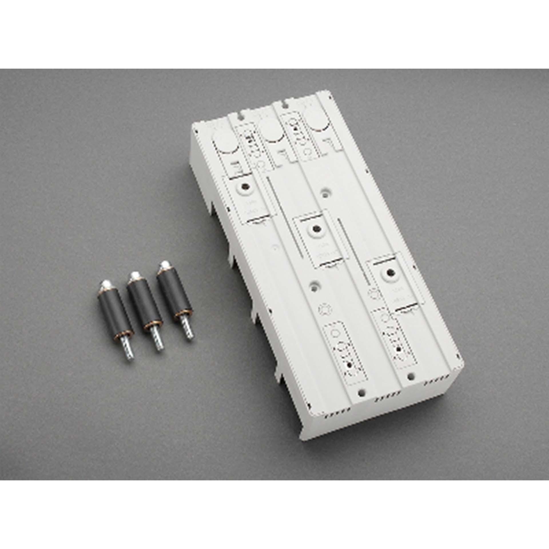 3P busbar adapter 630A, screw connection top or bottom, 140x300mm