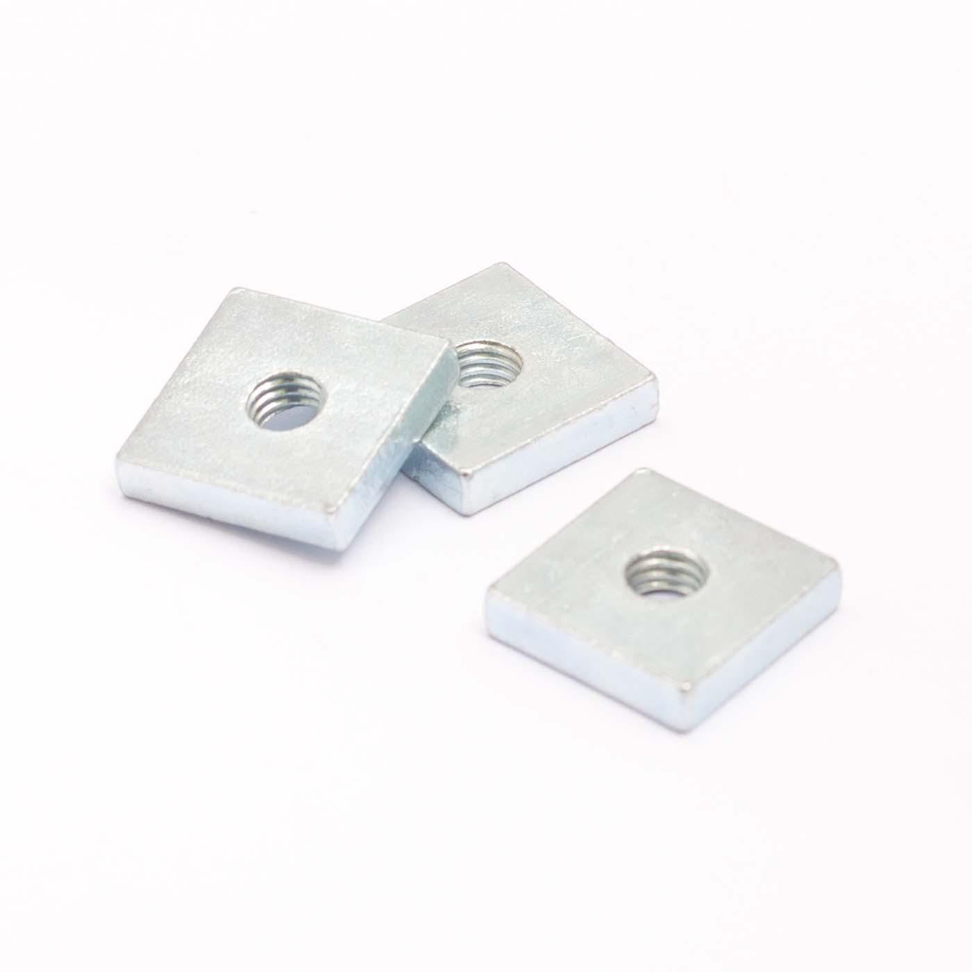 Piastra filettata 20x20mm / M6, acciaio zincato